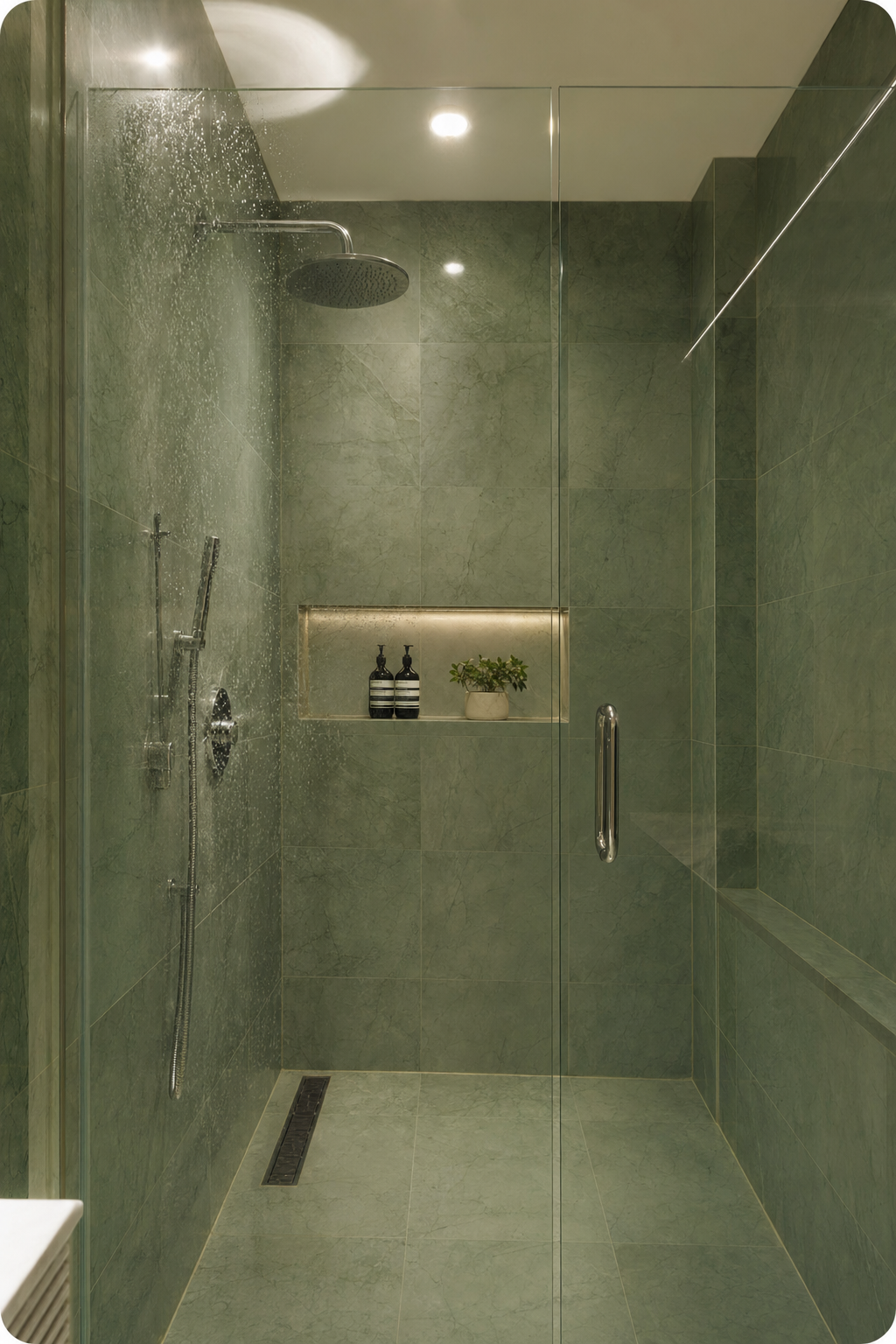 מקלחון זכוכית עם שיש ירוק